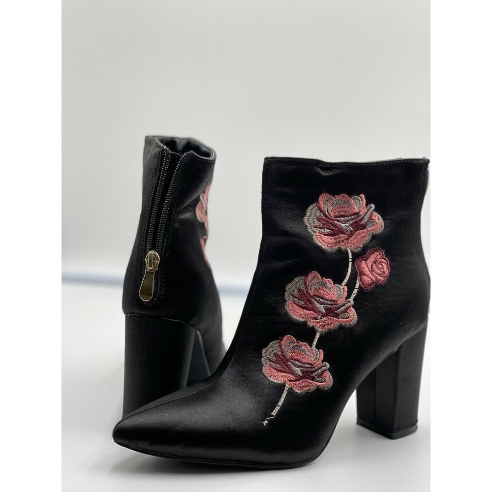 Guilty Soles Zippered boots Black embroderied 8.5